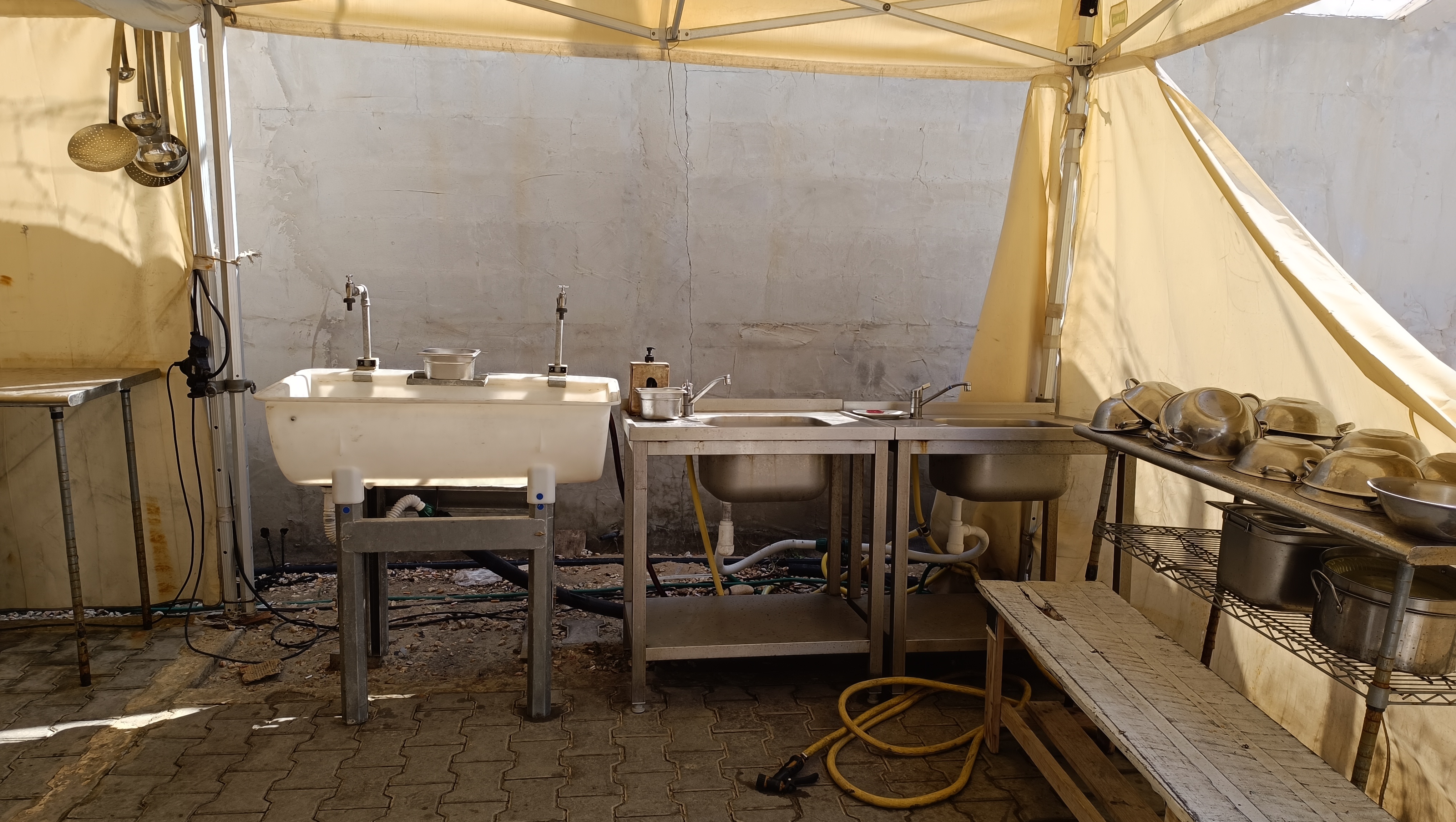 Kitchen2_Red Cross field hospital_ICRC.jpg